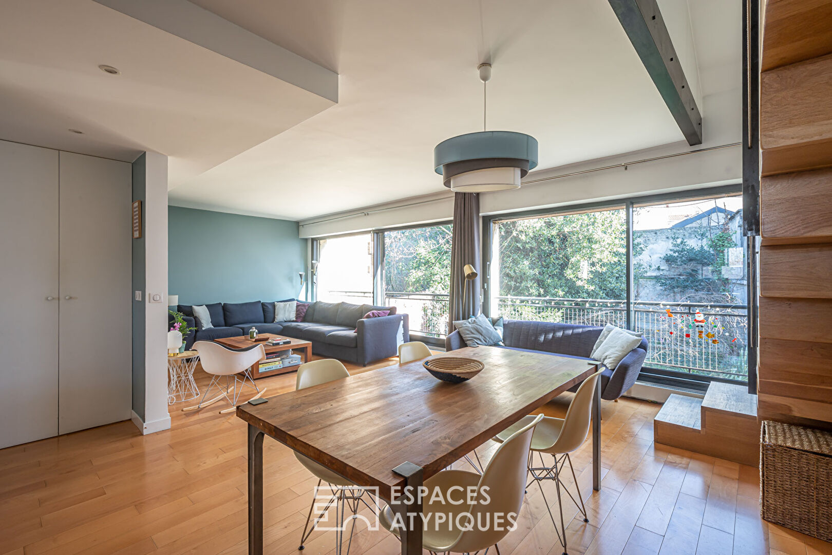 Duplex crossing on the top floor