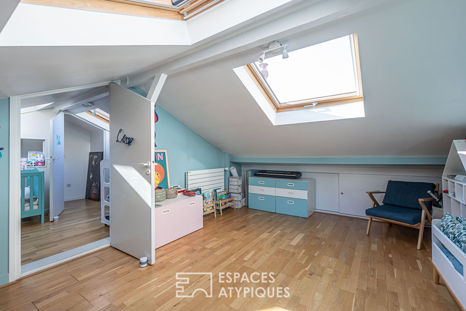 Duplex crossing on the top floor