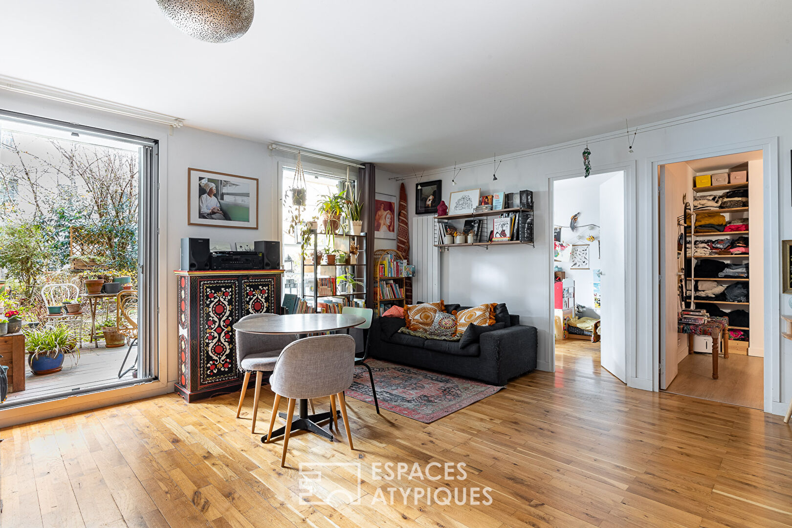 Appartement contemporain avec terrasse et jardin