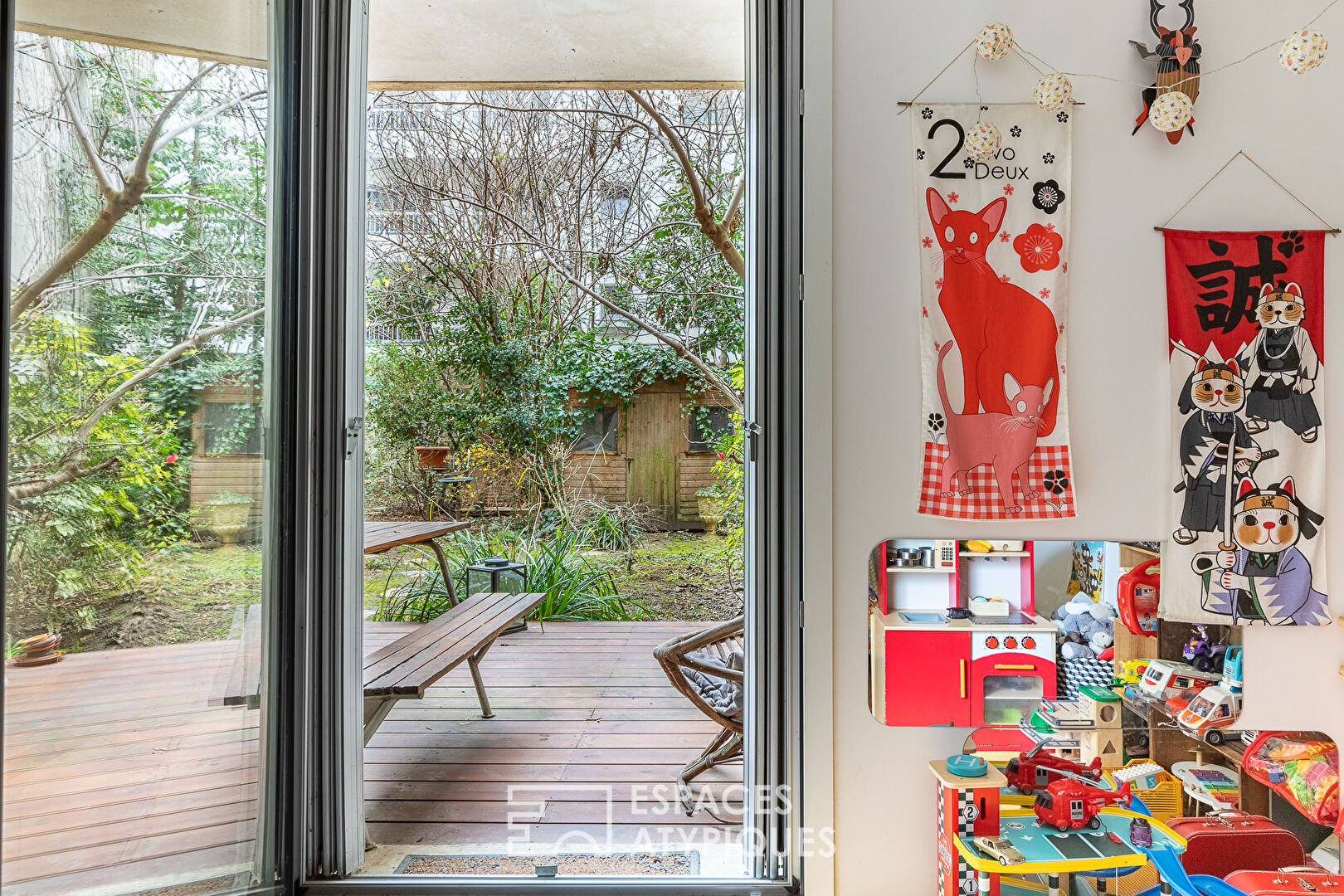 Appartement contemporain avec terrasse et jardin
