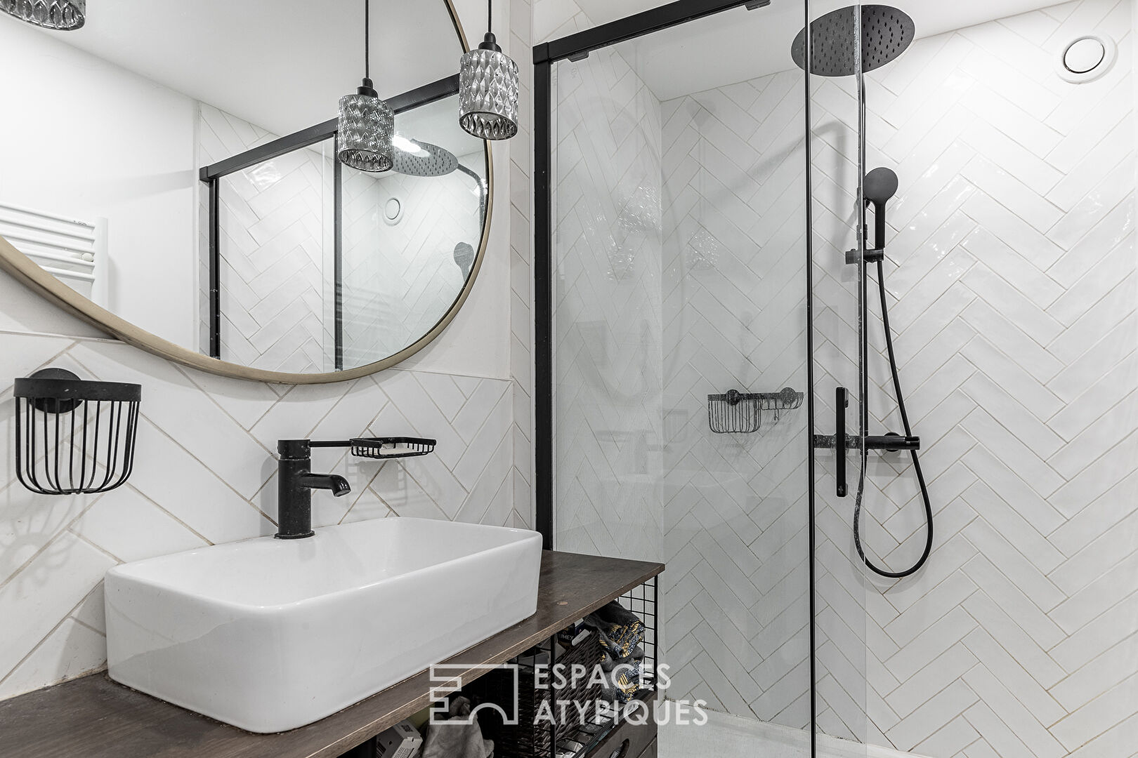 Appartement contemporain avec terrasse et jardin