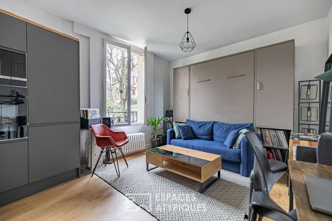 Studio en étage élevé repensé par architecte