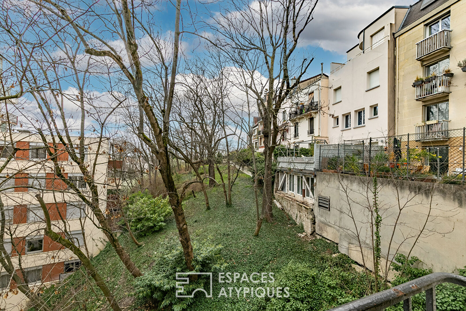 Studio en étage élevé repensé par architecte