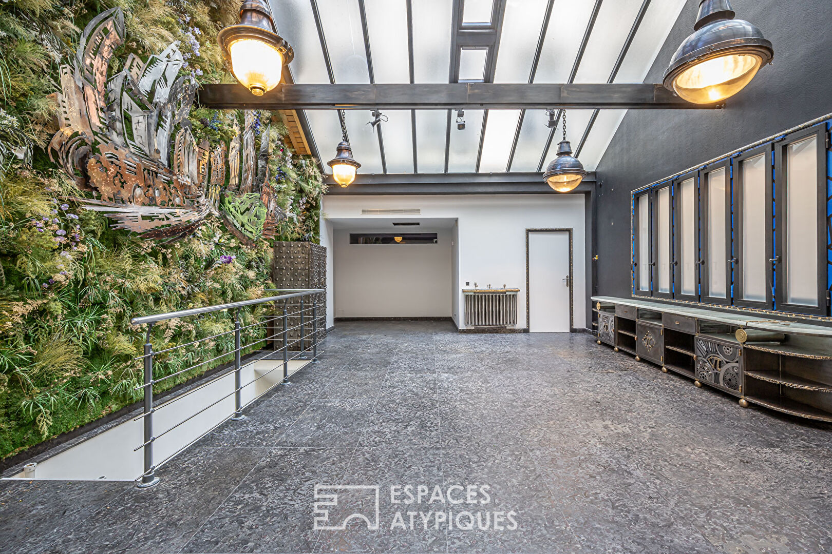Loft avec verrière sur cour à Montorgueil