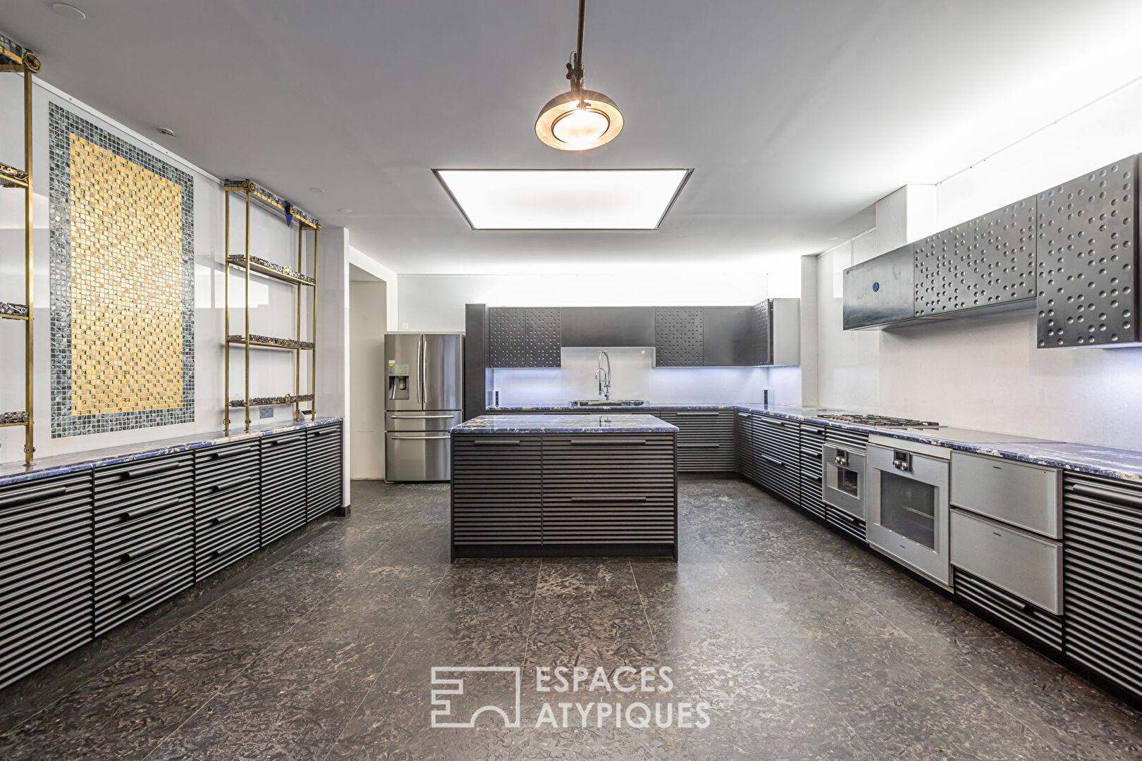 Loft avec verrière sur cour à Montorgueil