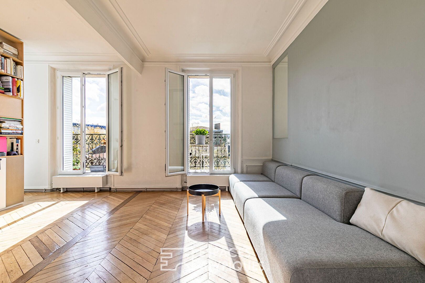 Reinvented Haussmann style with balcony