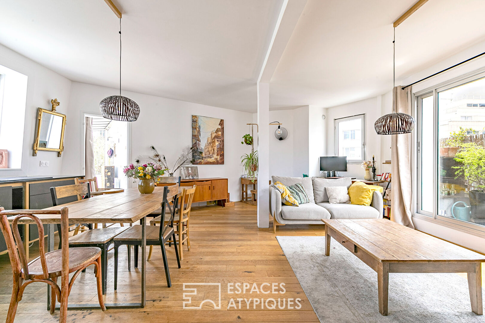 Top floor with tree-lined terrace