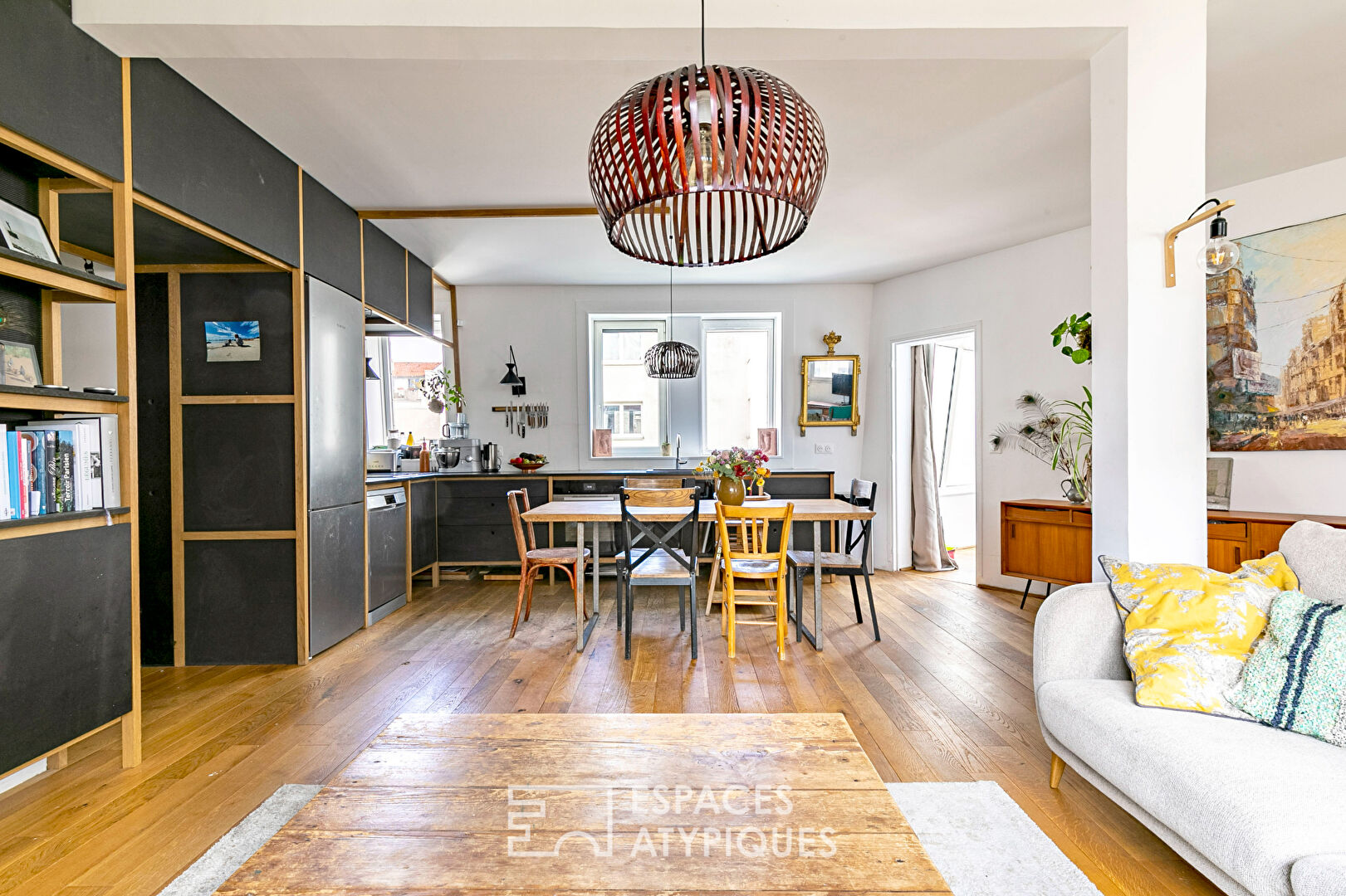 Top floor with tree-lined terrace