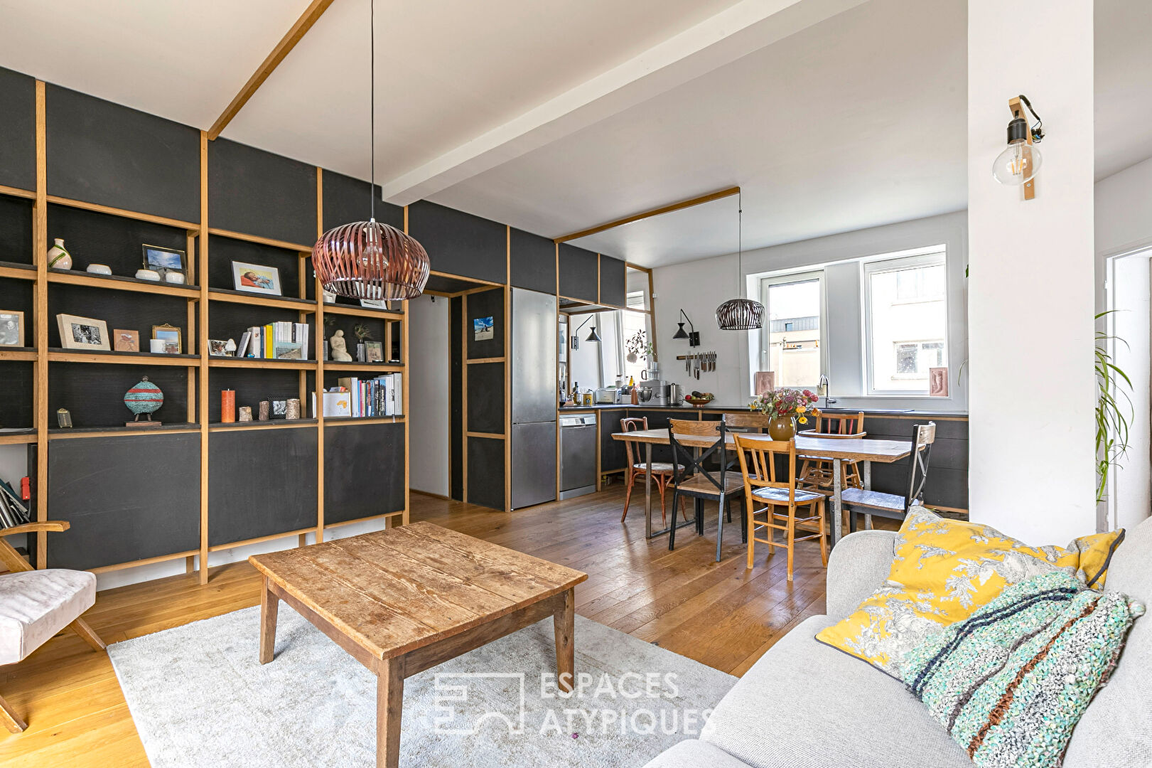 Top floor with tree-lined terrace