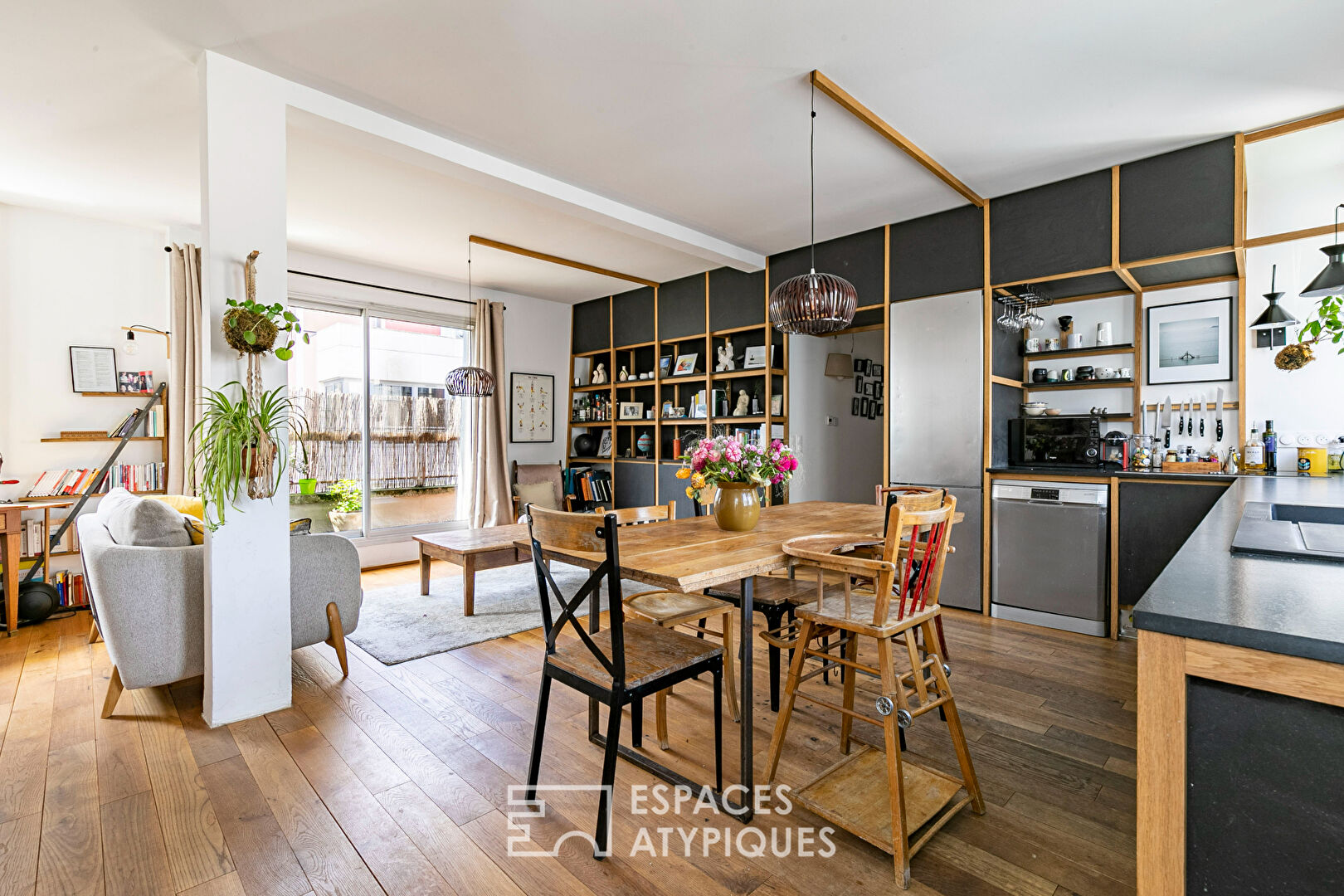 Top floor with tree-lined terrace