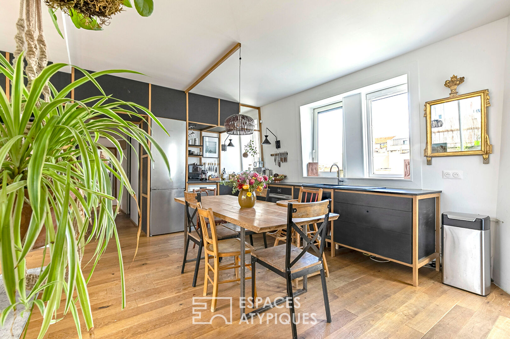 Top floor with tree-lined terrace