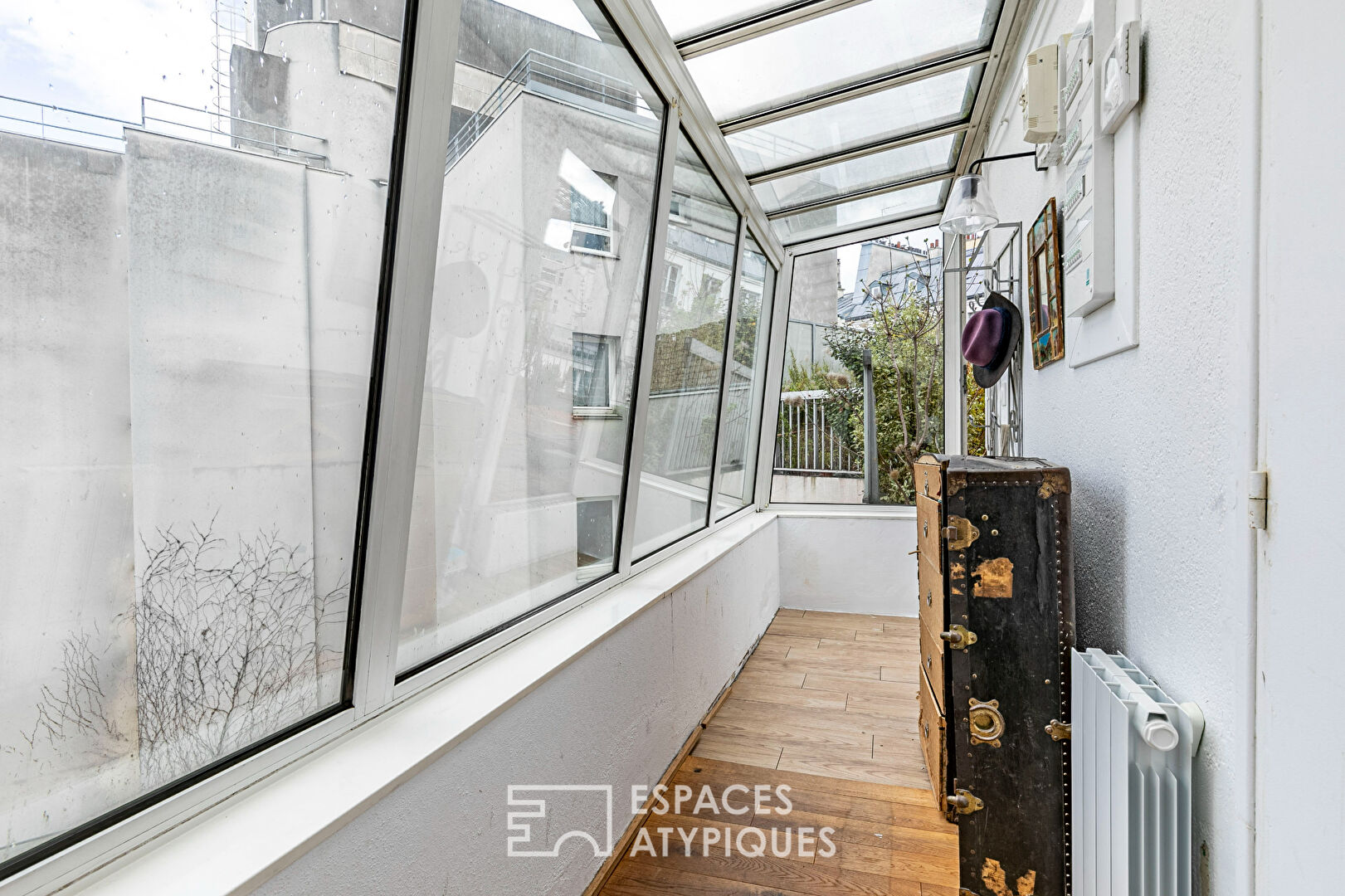 Top floor with tree-lined terrace