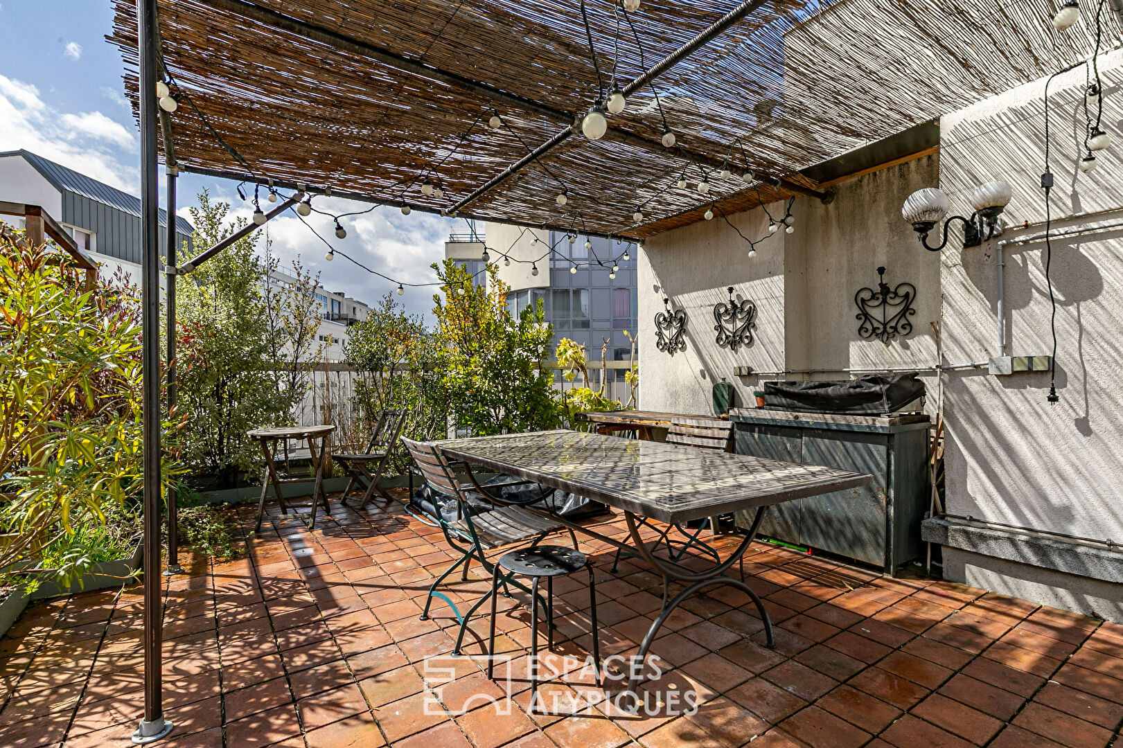 Top floor with tree-lined terrace