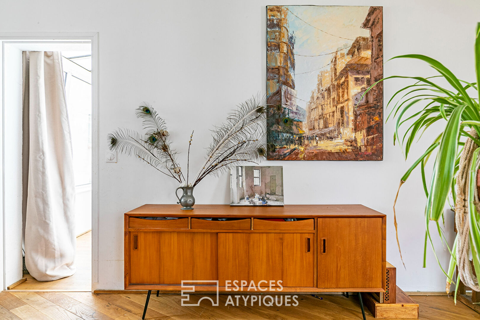 Top floor with tree-lined terrace