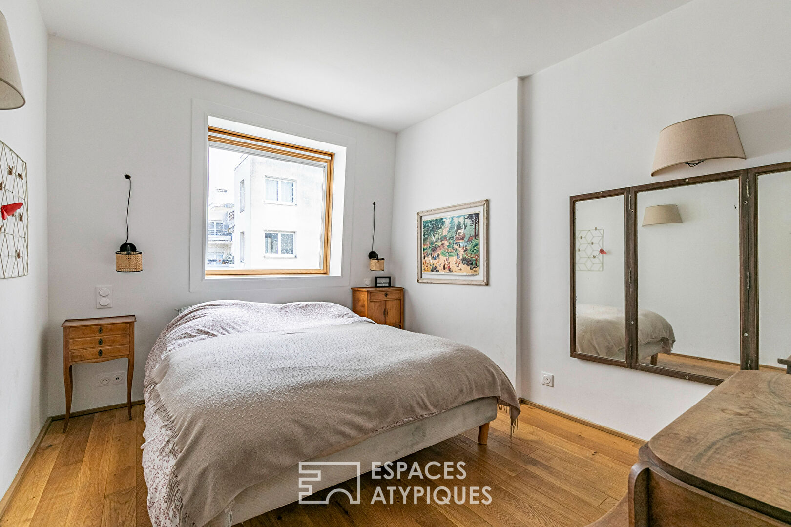 Top floor with tree-lined terrace