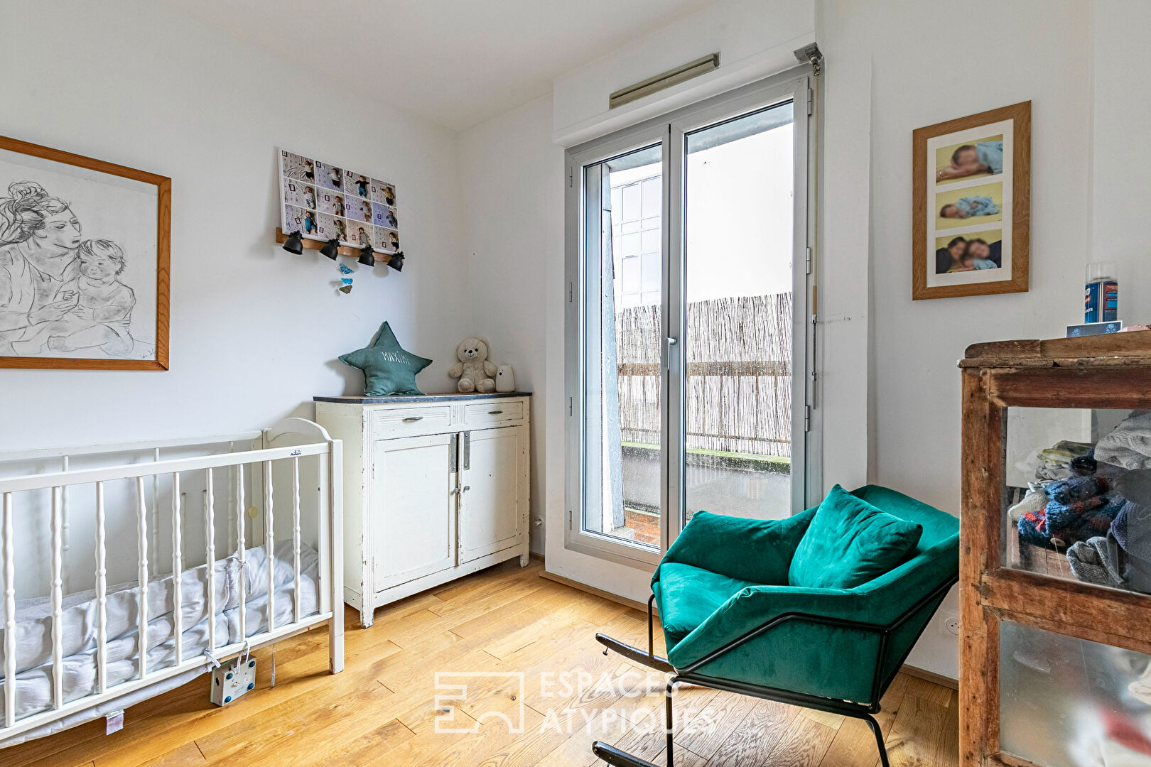 Top floor with tree-lined terrace