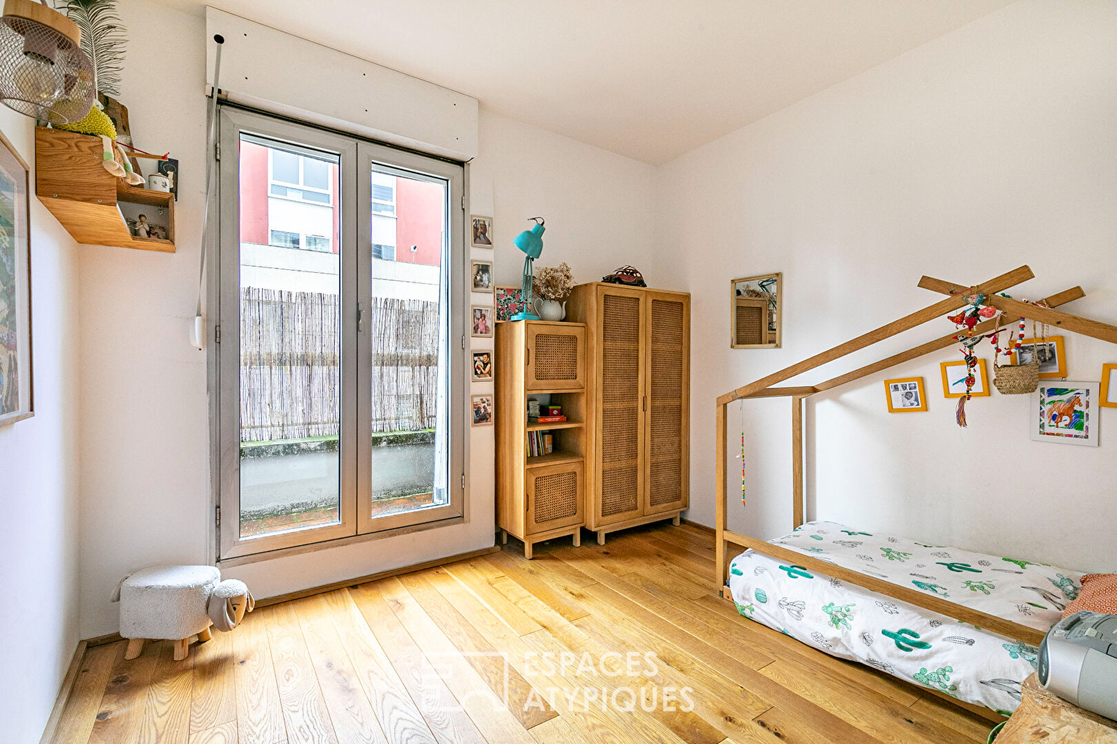 Top floor with tree-lined terrace