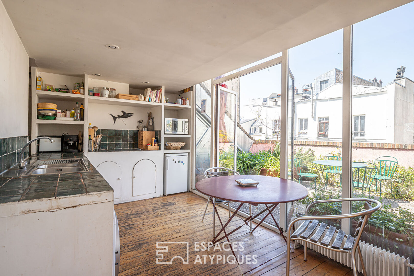 Duplex in the spirit of a house with a terrace to be reinvented