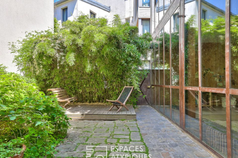 Maison contemporaine avec jardin végétalisé