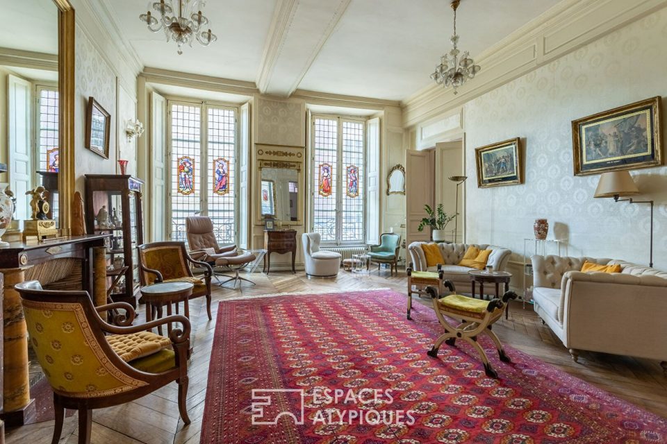 Appartement à réinventer à l'étage noble Place des Vosges