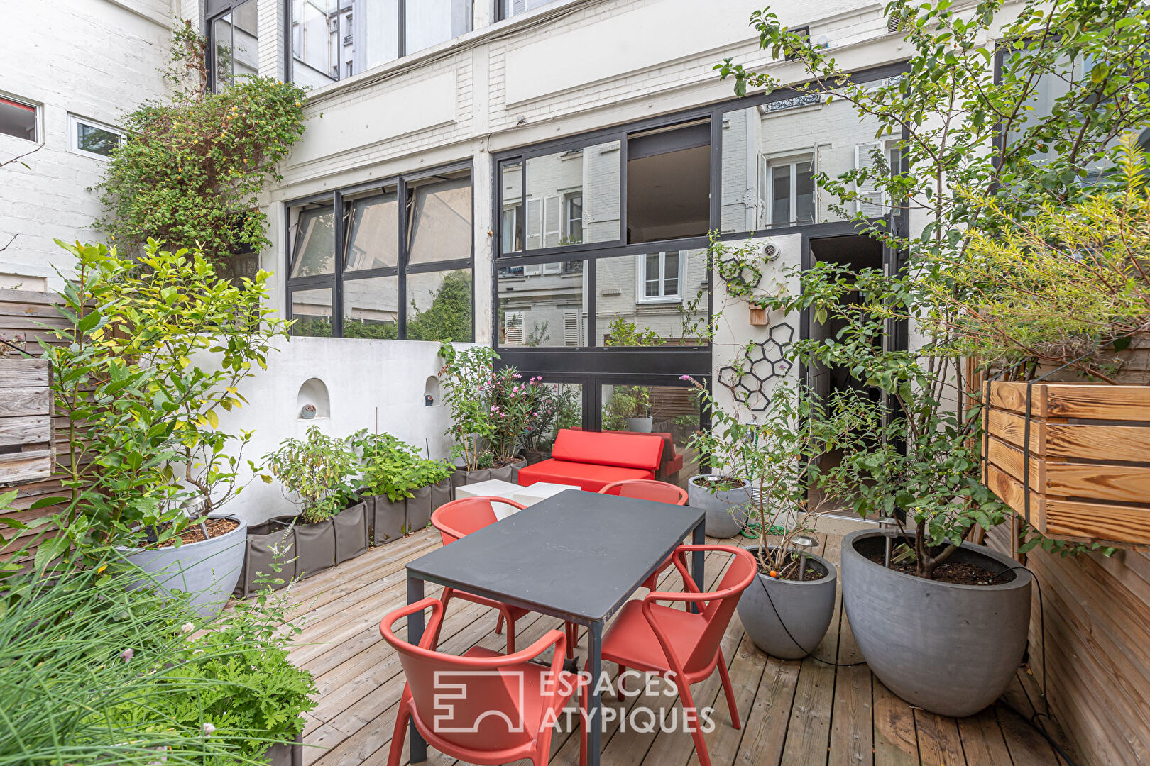 Duplex with terrace in a former factory