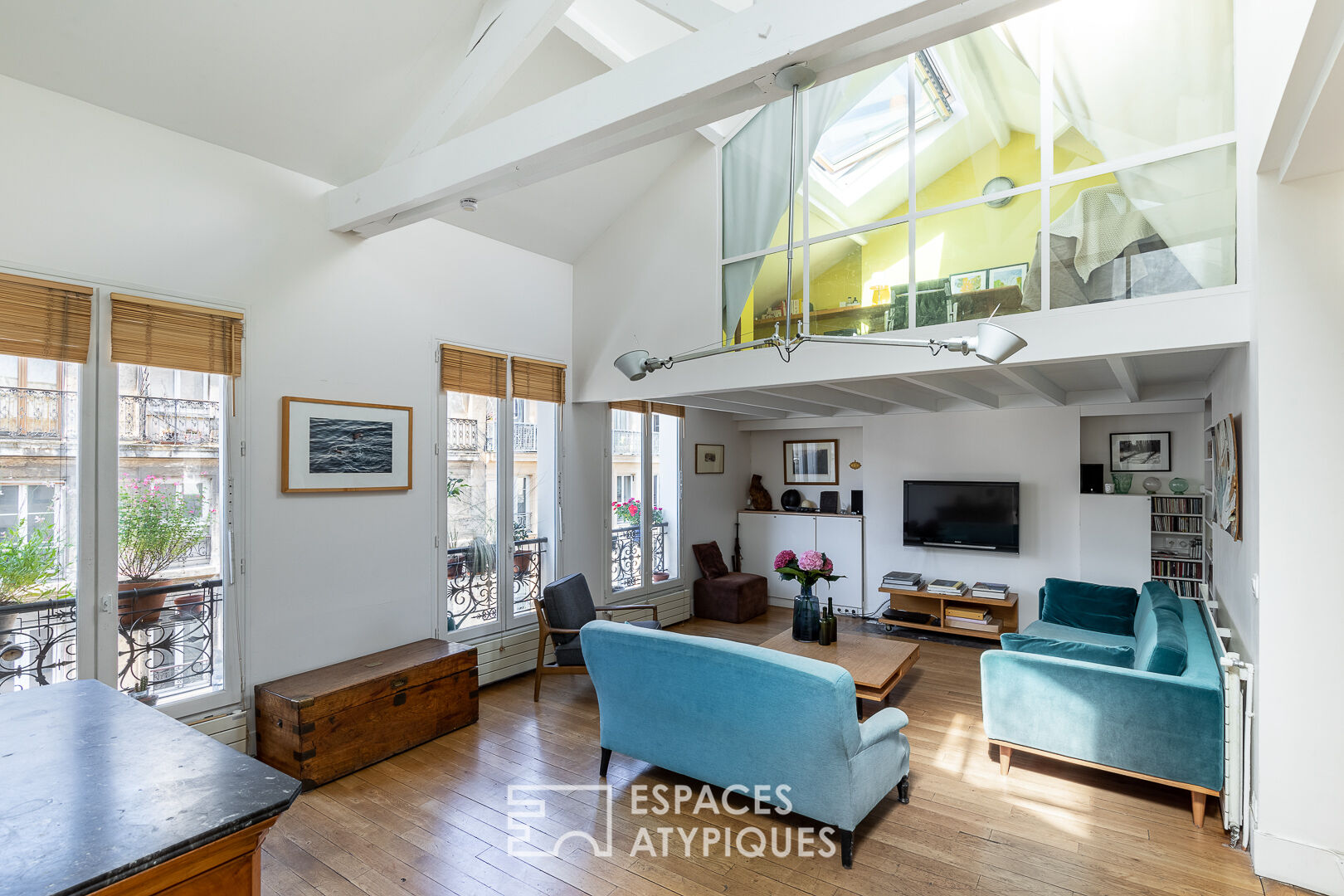 Triplex à l’esprit maison dans un passage privé végétalisé