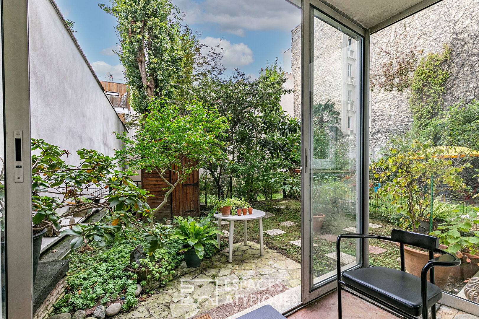 Apartment with veranda and private garden