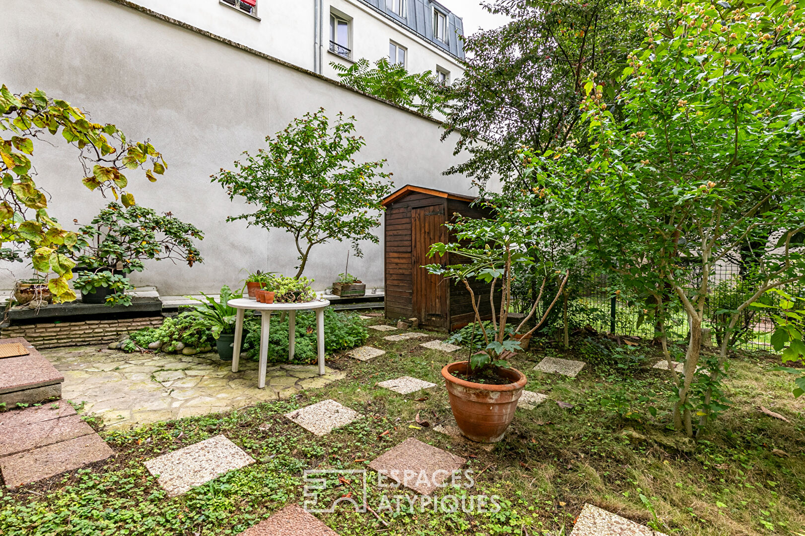 Apartment with veranda and private garden