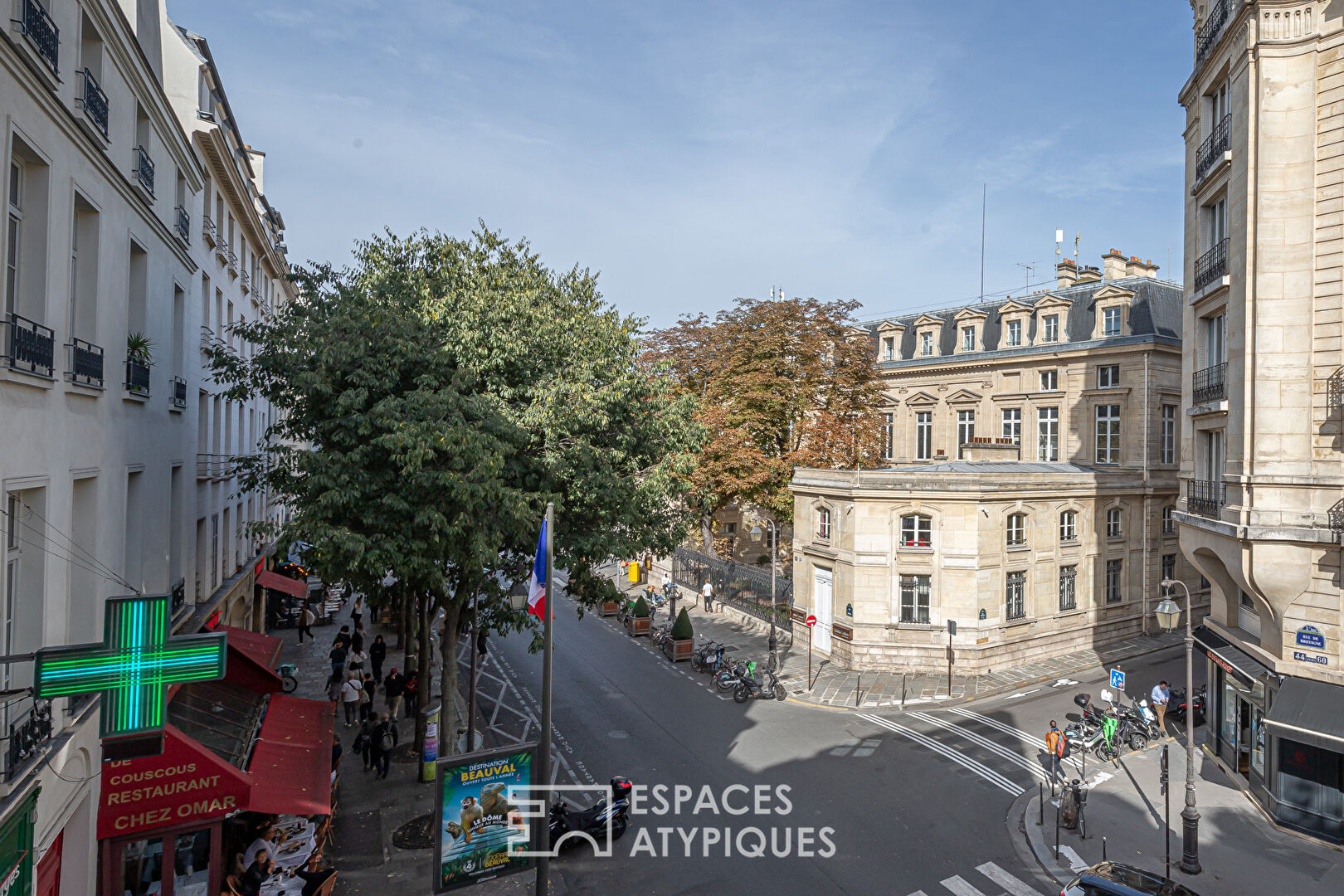 Corner apartment to reinvent in the heart of the Marais