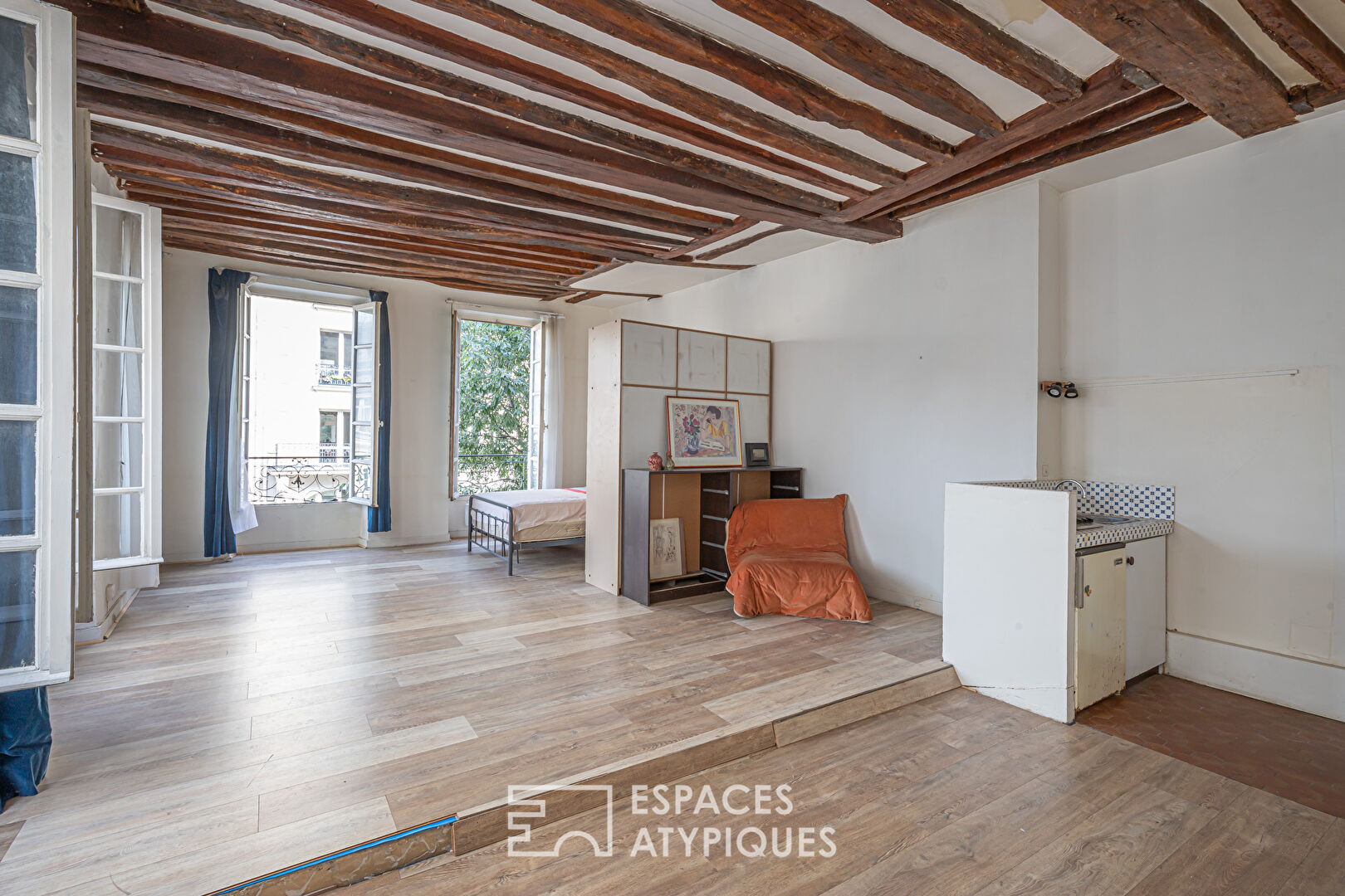 Appartement d’angle à réinventer au coeur du Marais