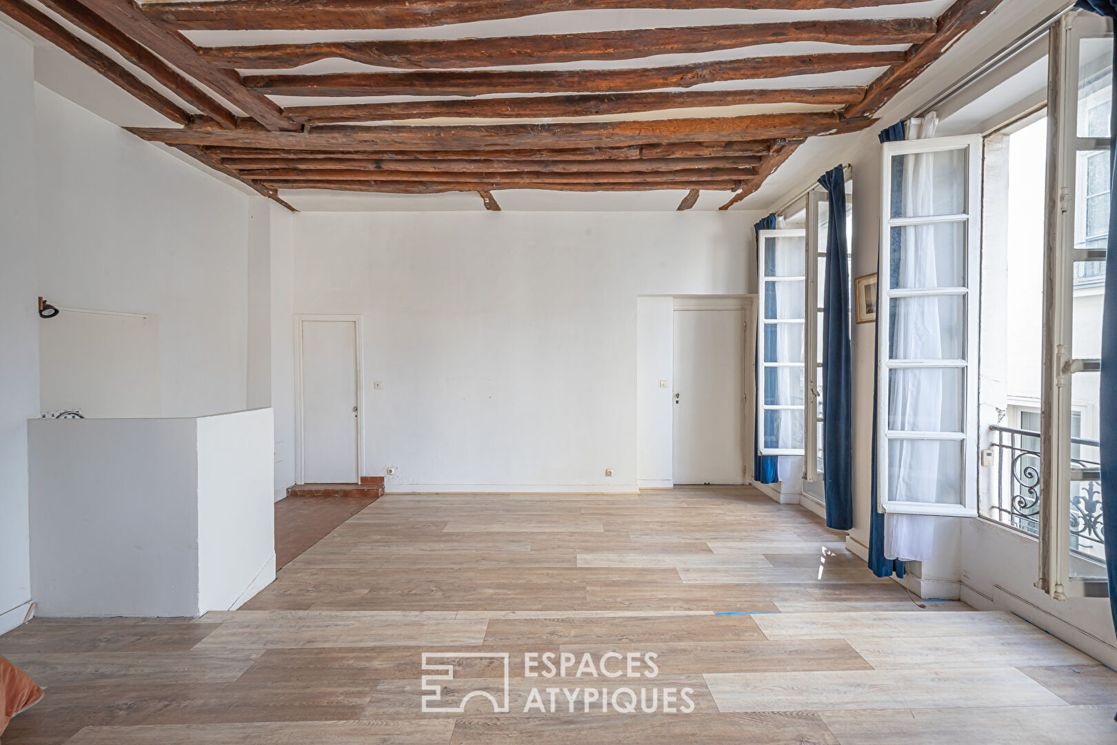 Corner apartment to reinvent in the heart of the Marais