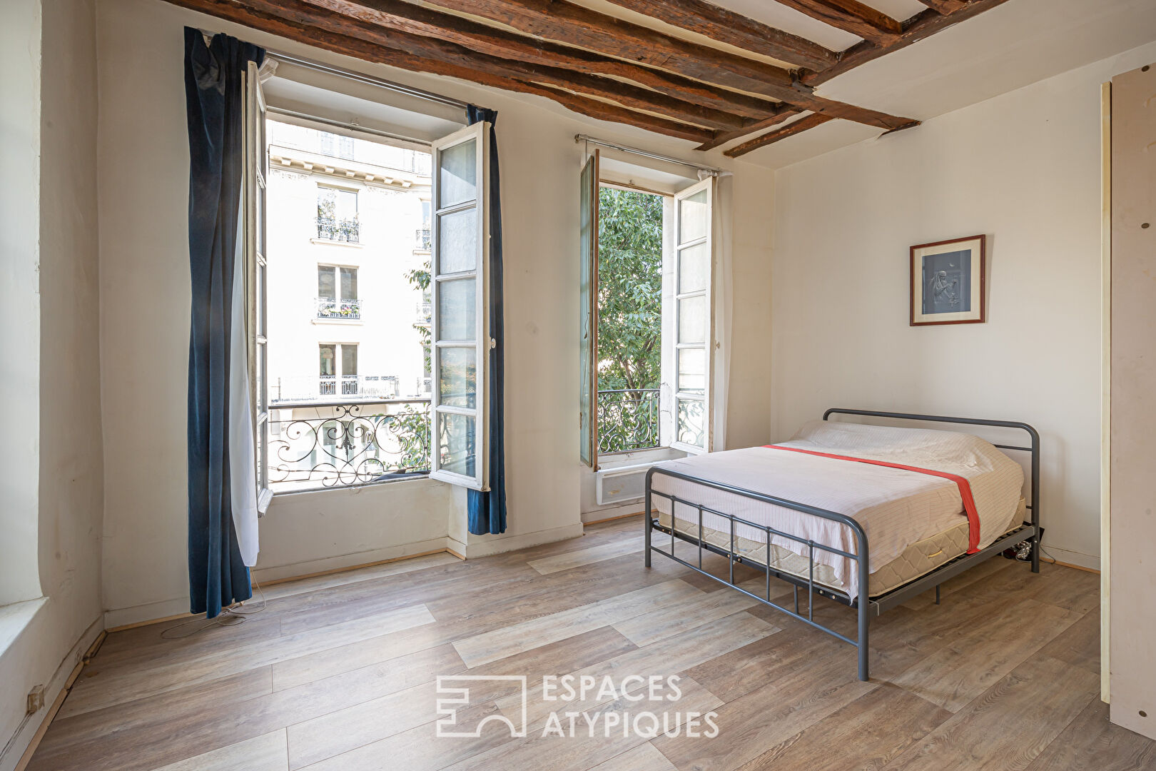 Corner apartment to reinvent in the heart of the Marais