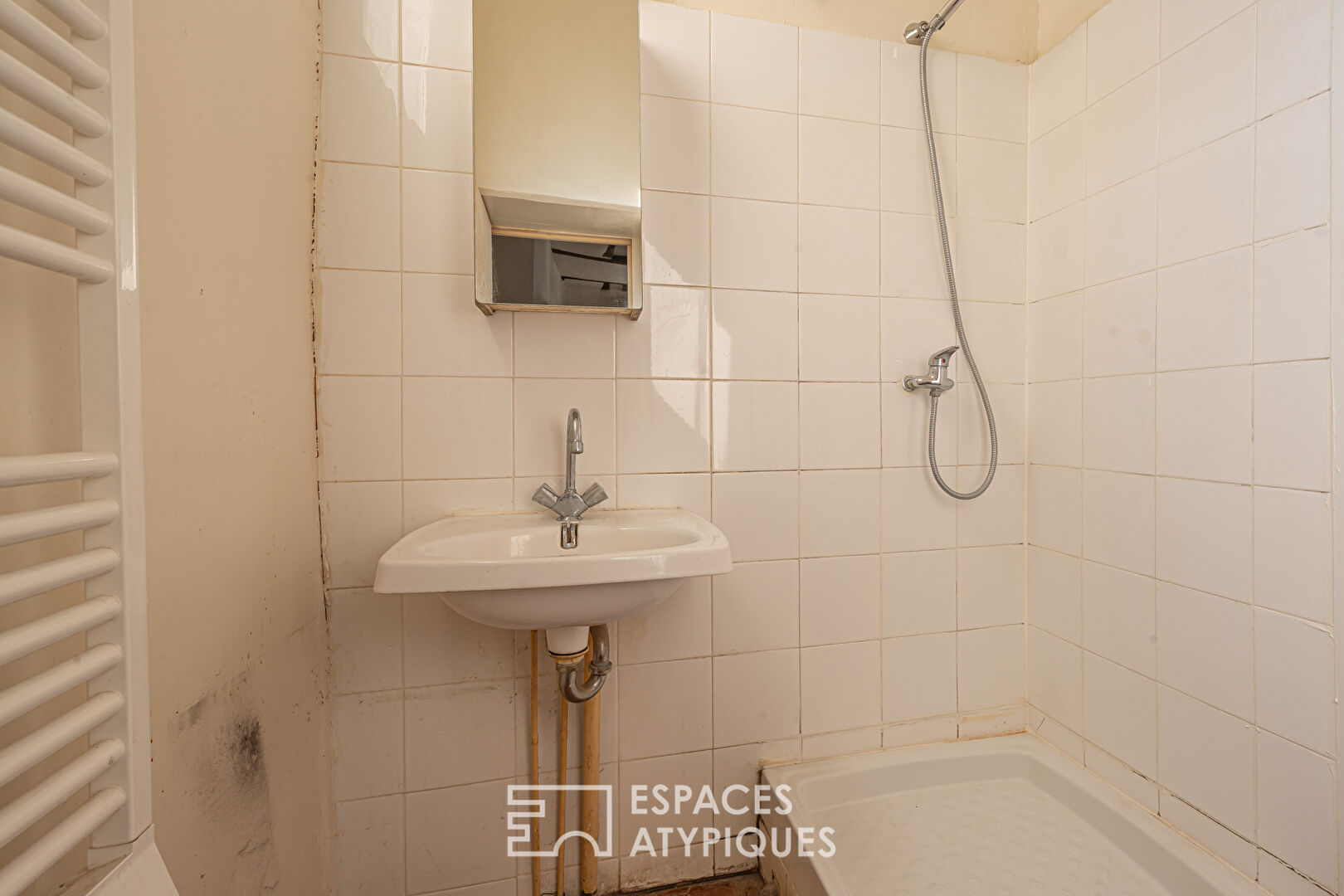Corner apartment to reinvent in the heart of the Marais
