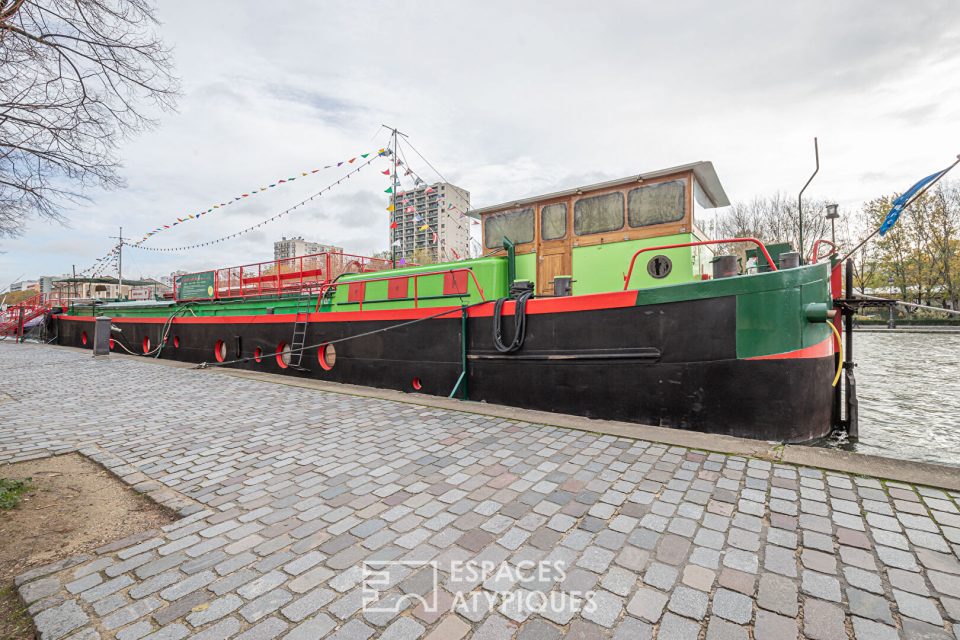 Bateau de plaisance recevant du public