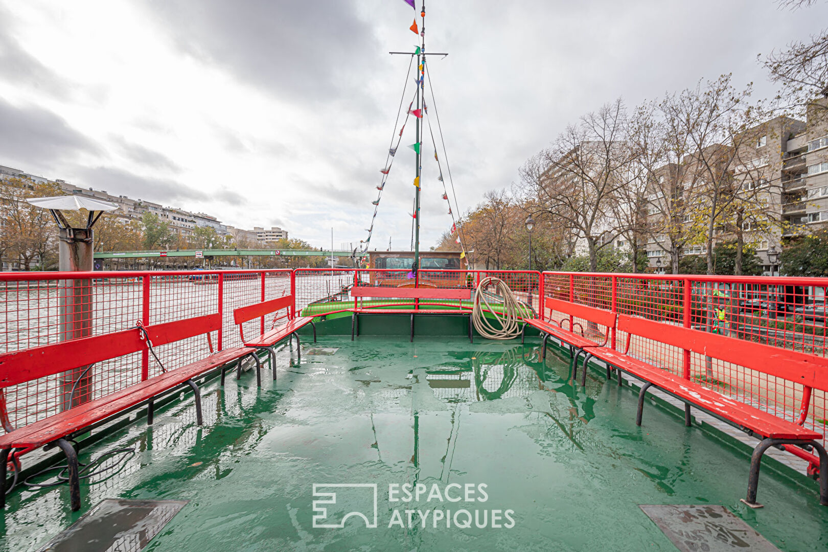 Pleasure boat receiving the public