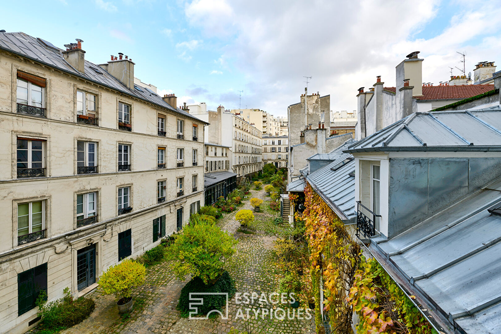 Apartment with terrace on green courtyard