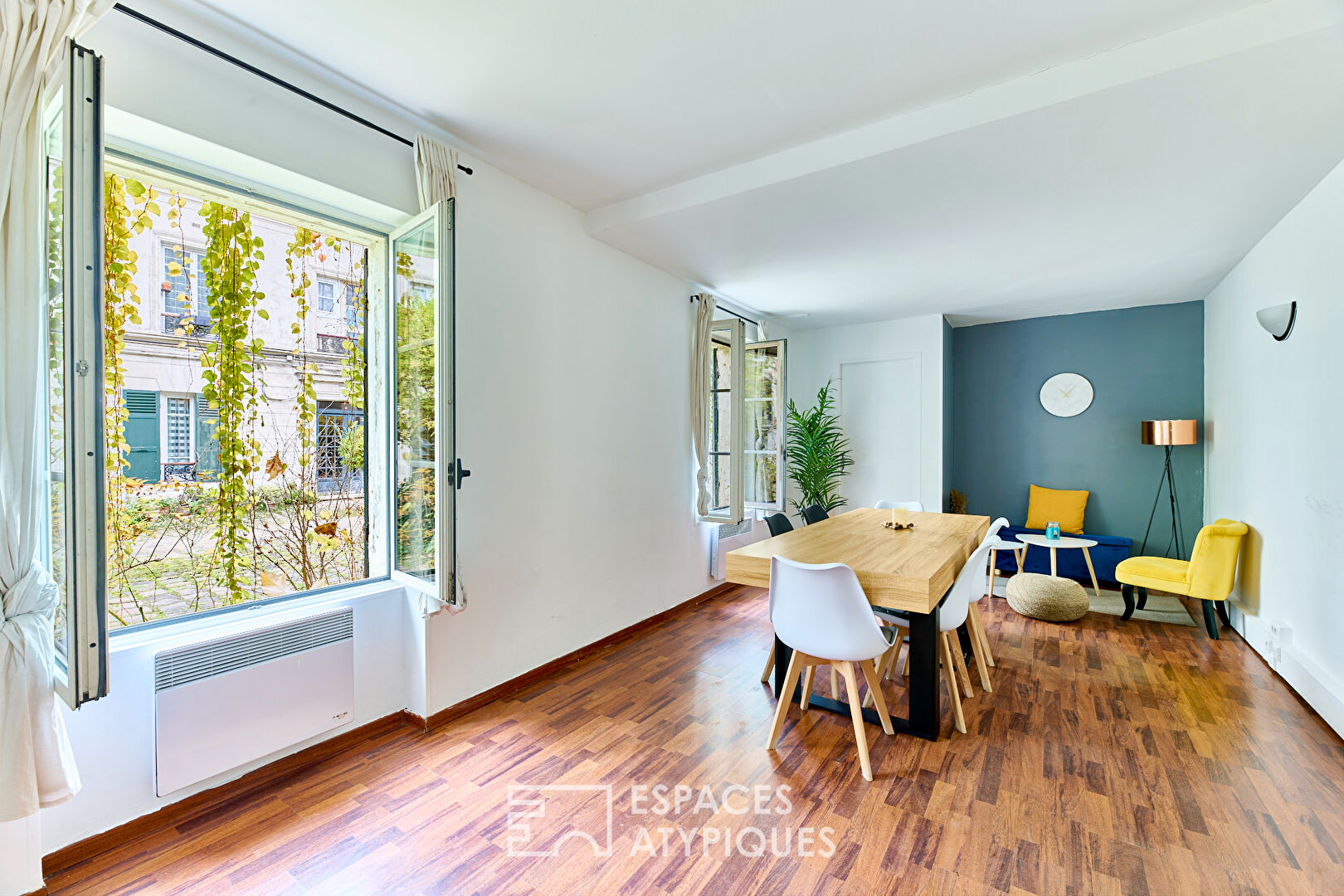 Apartment with terrace on green courtyard