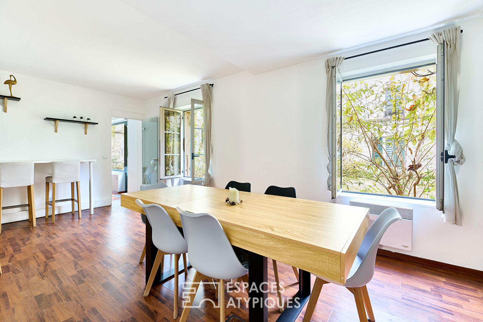 Apartment with terrace on green courtyard