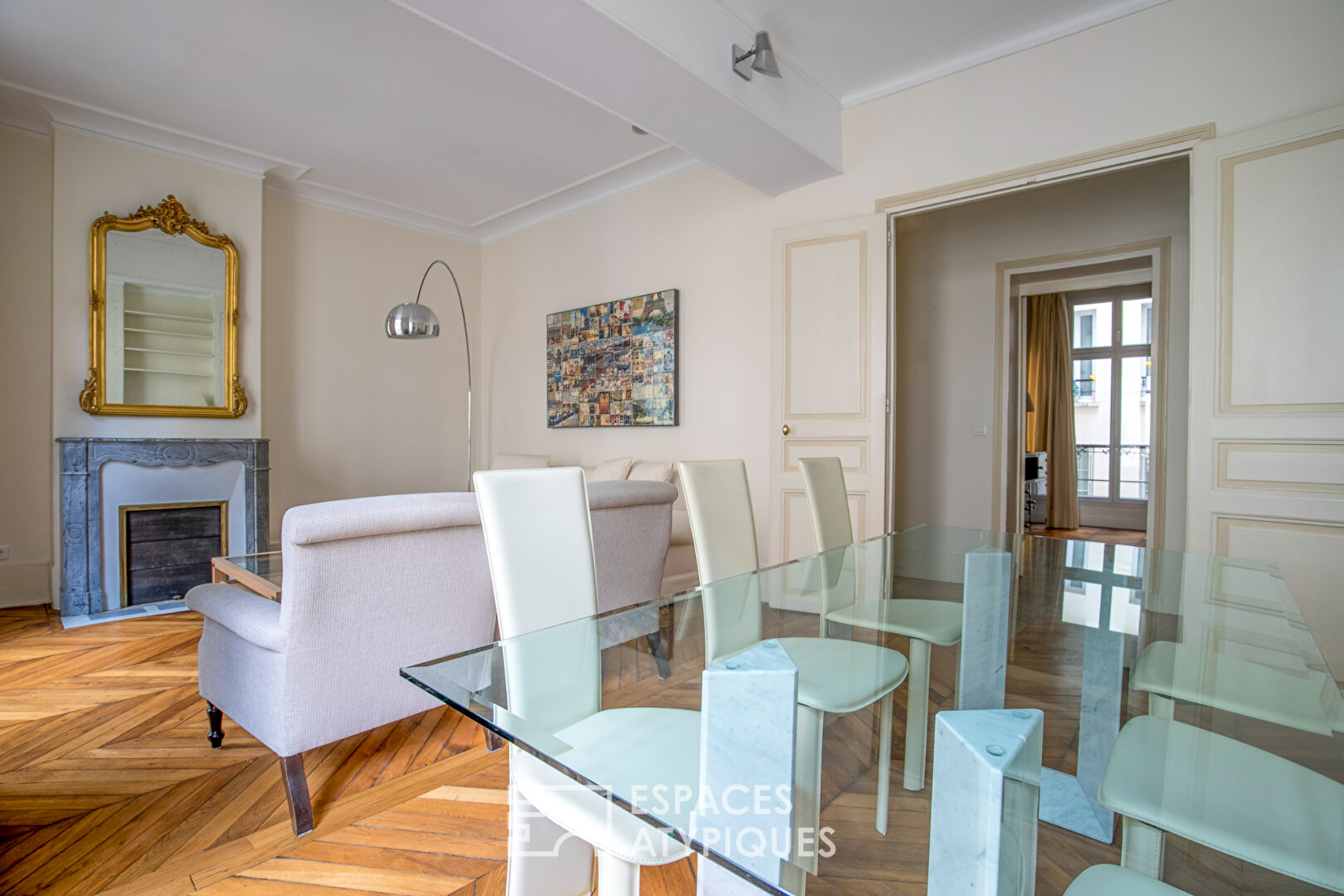 Crossing apartment in the heart of the Marais