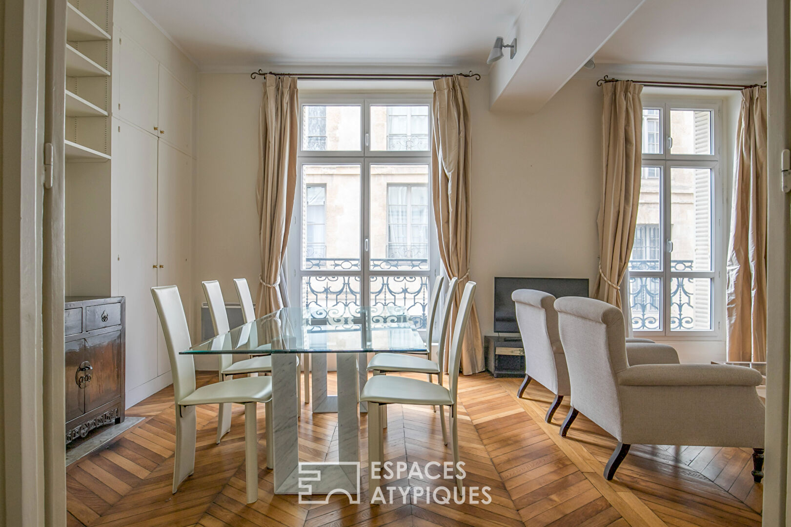 Appartement traversant au coeur du Marais