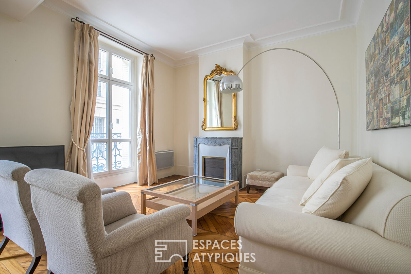 Crossing apartment in the heart of the Marais