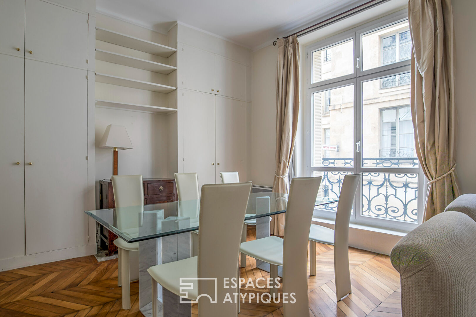 Crossing apartment in the heart of the Marais