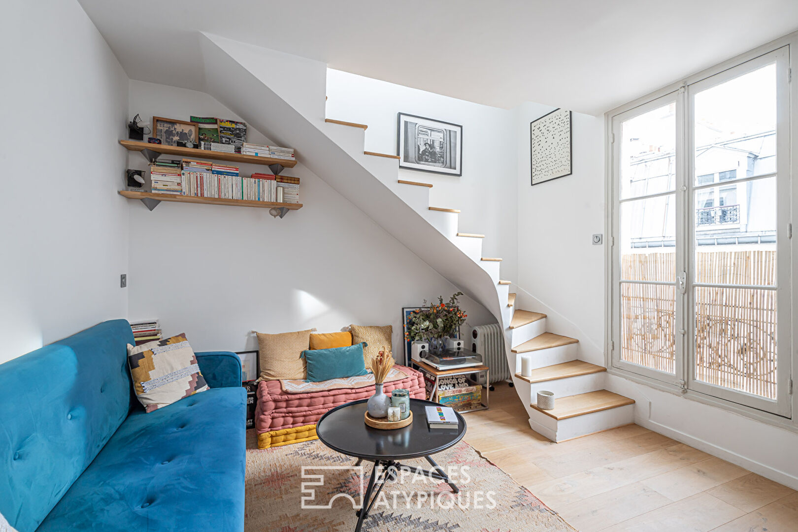 Duplex overlooking courtyard on top floor