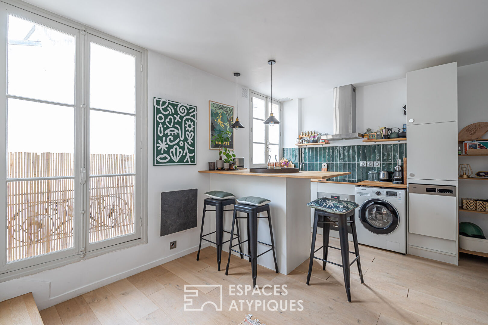 Duplex overlooking courtyard on top floor