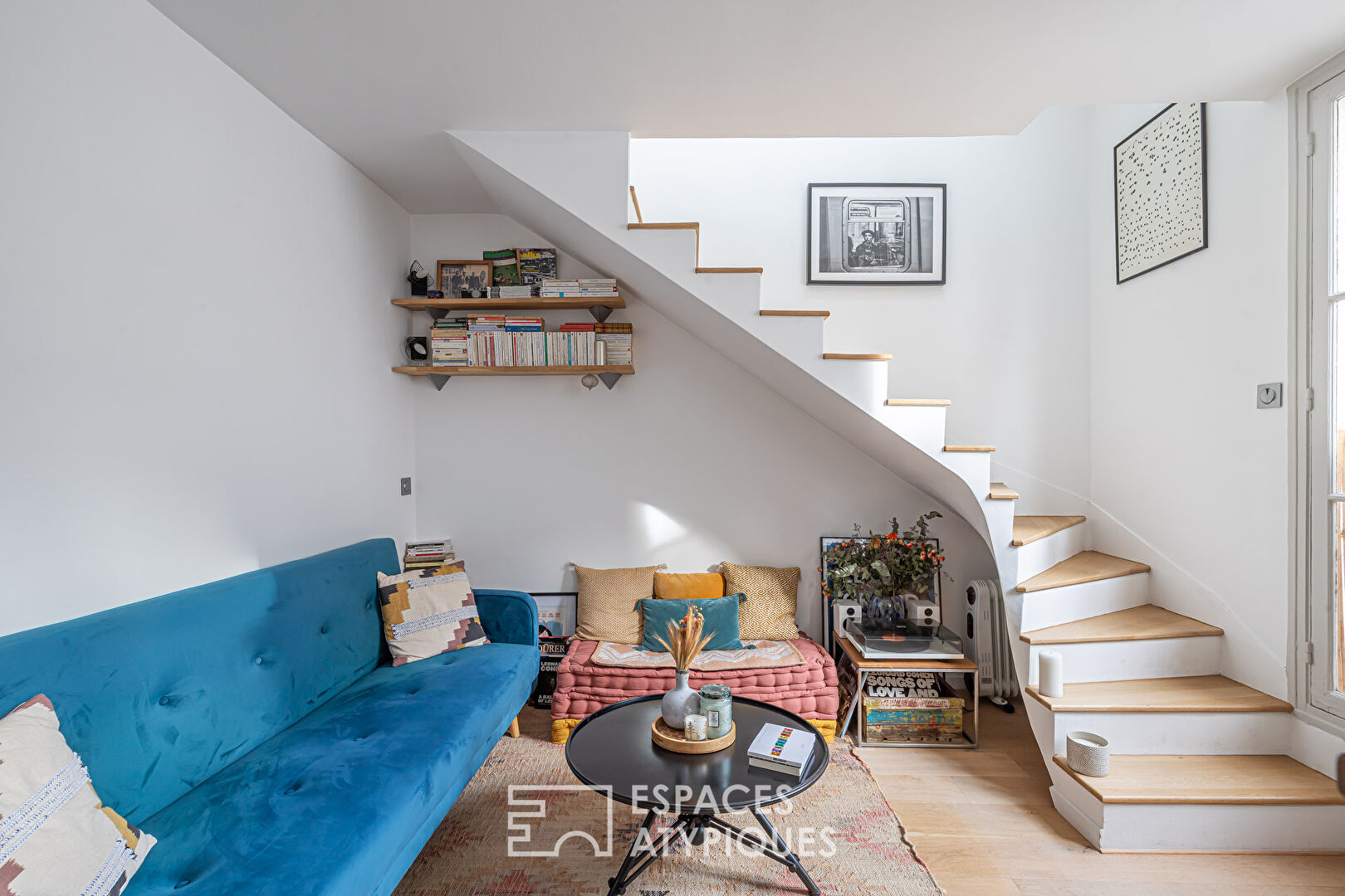 Duplex overlooking courtyard on top floor