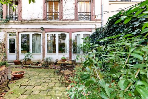 Detached artists’ house with garden