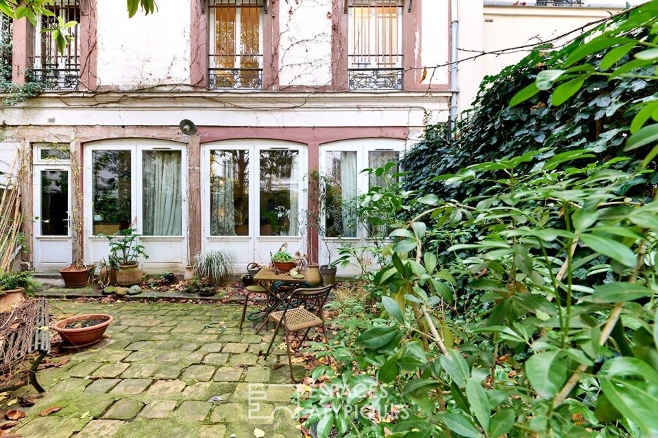 Maison d'artistes individuelle avec jardin