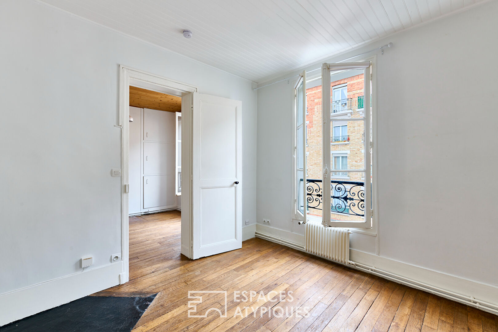 Bright Top Floor Apartment