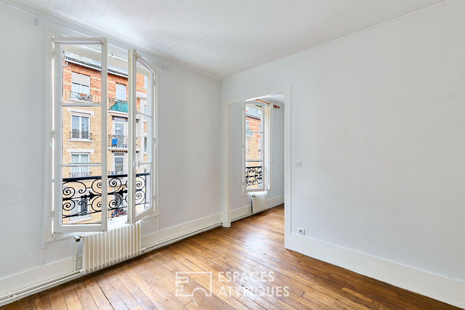 Bright Top Floor Apartment