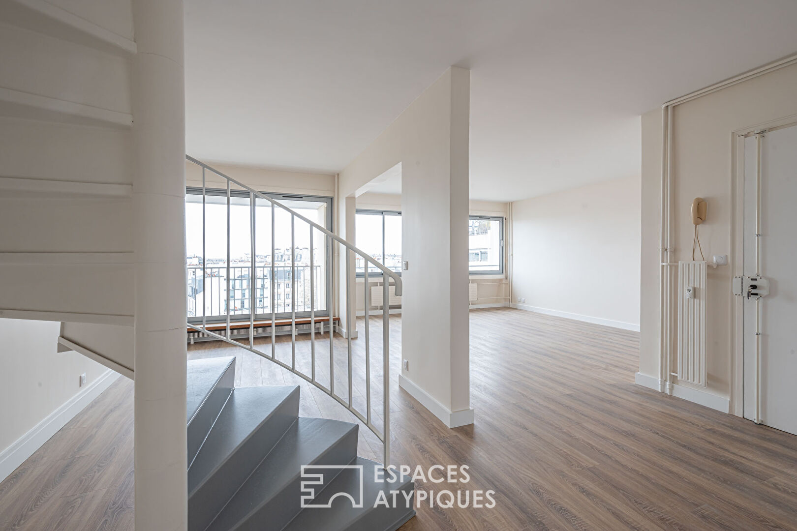 Crossing duplex on the top floor with view